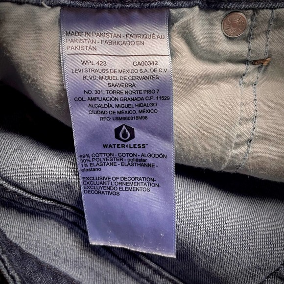 Signature Levi Strauss Mid Rise Cuffed Shorts - Picture 6 of 6